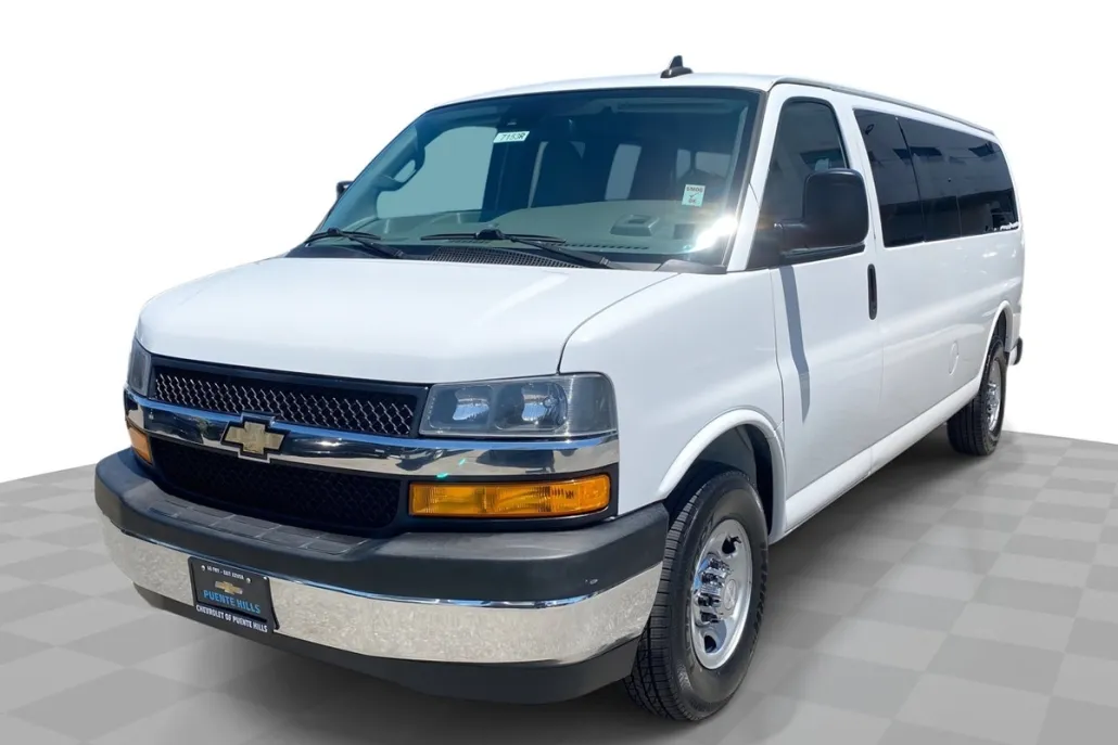 2020 Chevrolet Express Passenger 3500 photo 1