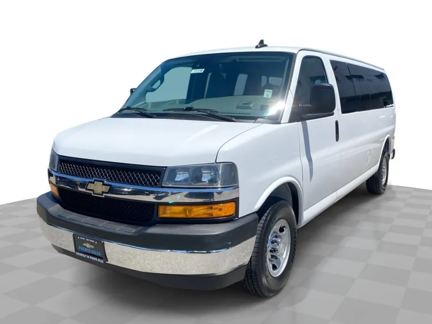 2020 Chevrolet Express Passenger 3500 photo 1
