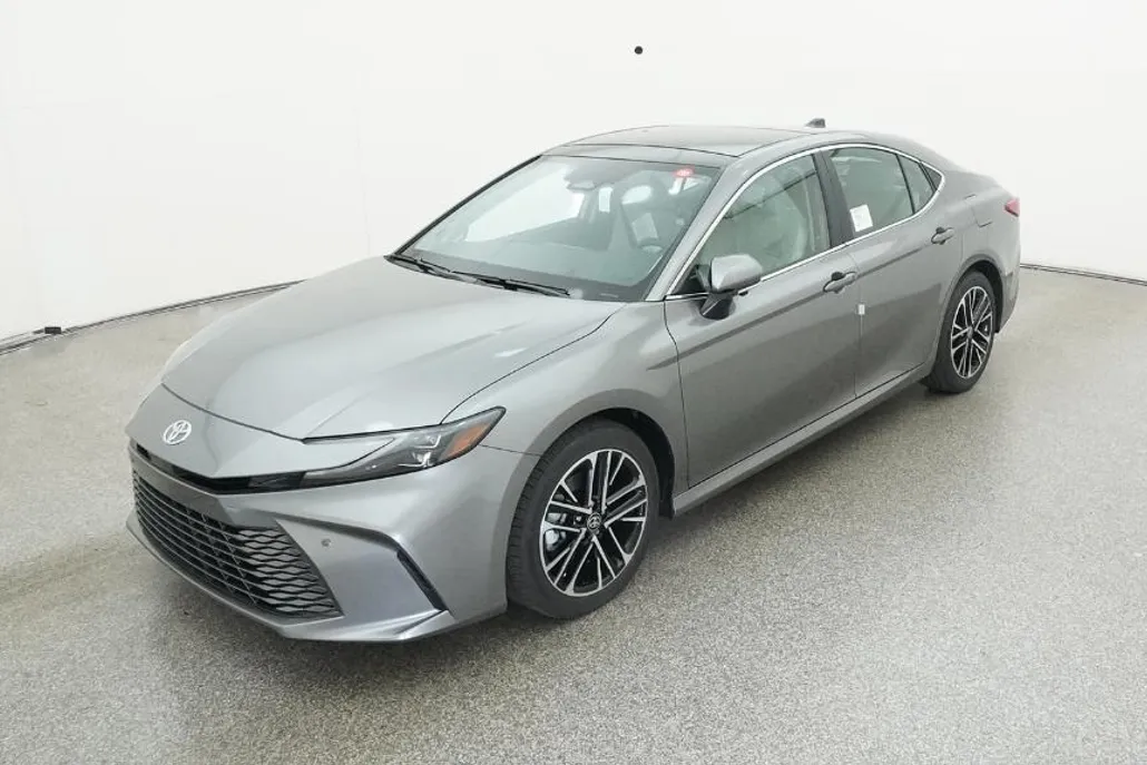 2025 Toyota Camry XLE photo 1