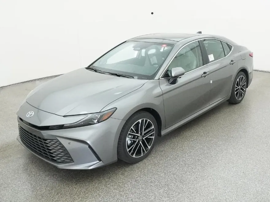 2025 Toyota Camry XLE photo 1