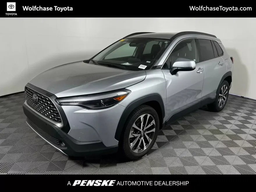 2023 Toyota Corolla Cross XLE photo 1
