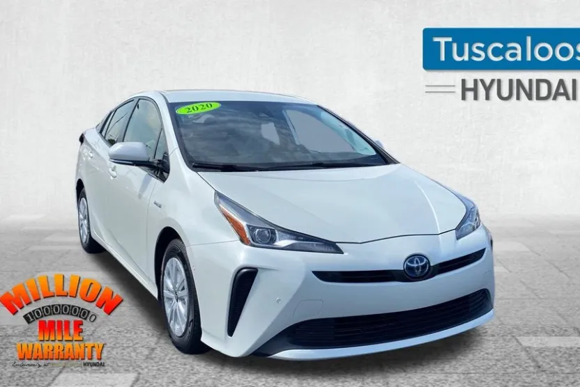 2020 Toyota Prius LE photo 1