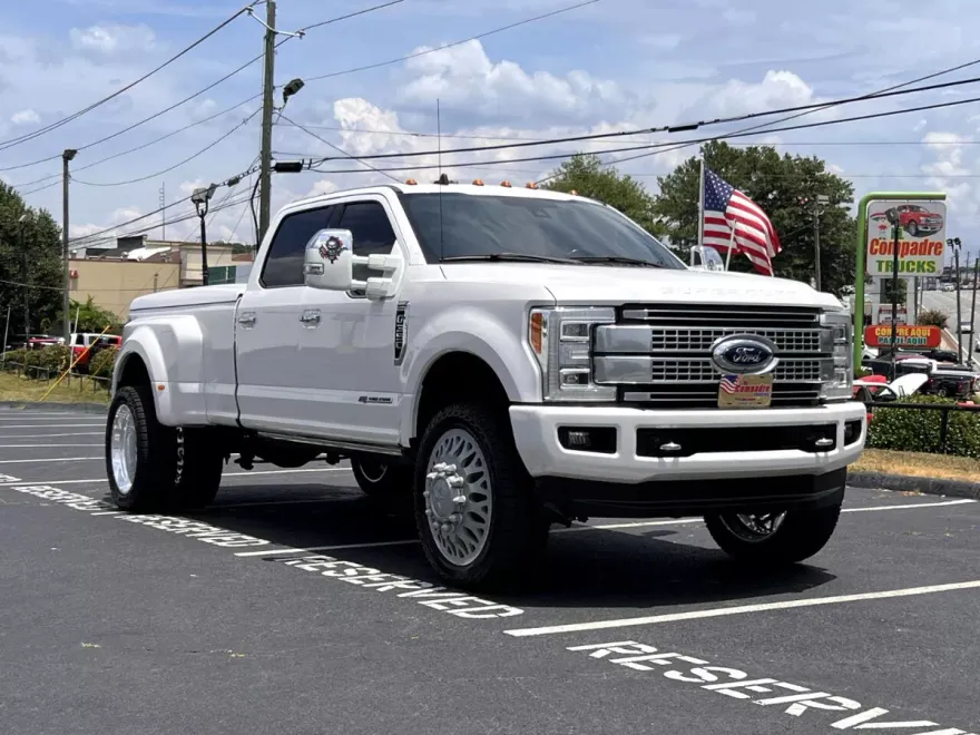 2019 Ford F-350 Lariat photo 1