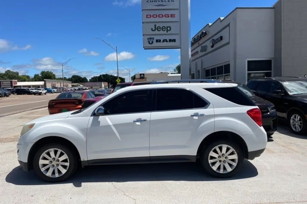 2011 Chevrolet Equinox LT photo 1