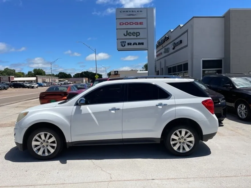 2011 Chevrolet Equinox LT photo 1