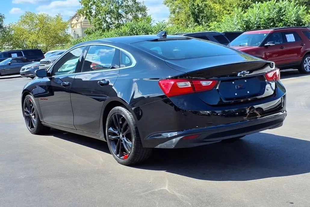 2018 Chevrolet Malibu 1LT photo 1