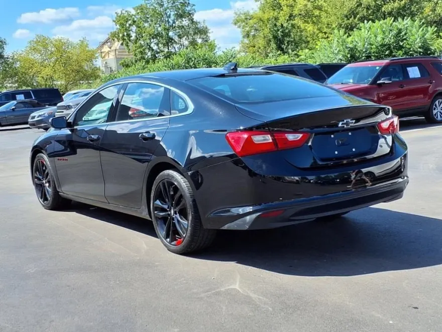 2018 Chevrolet Malibu 1LT photo 1
