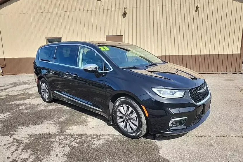 2023 Chrysler Pacifica Hybrid Limited photo 1