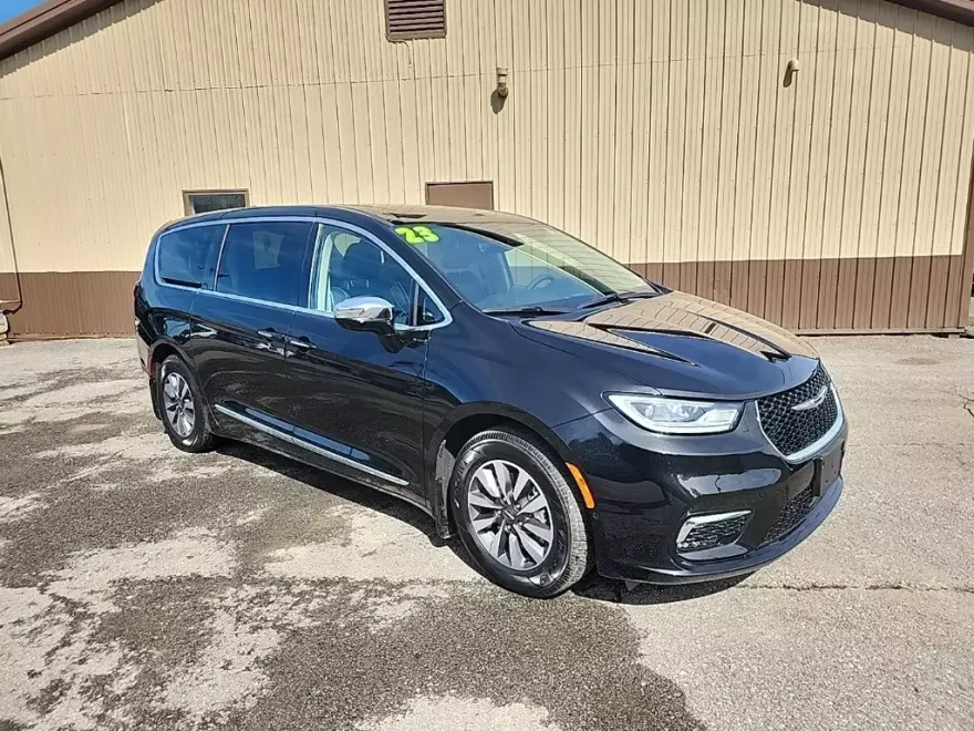2023 Chrysler Pacifica Hybrid Limited photo 1