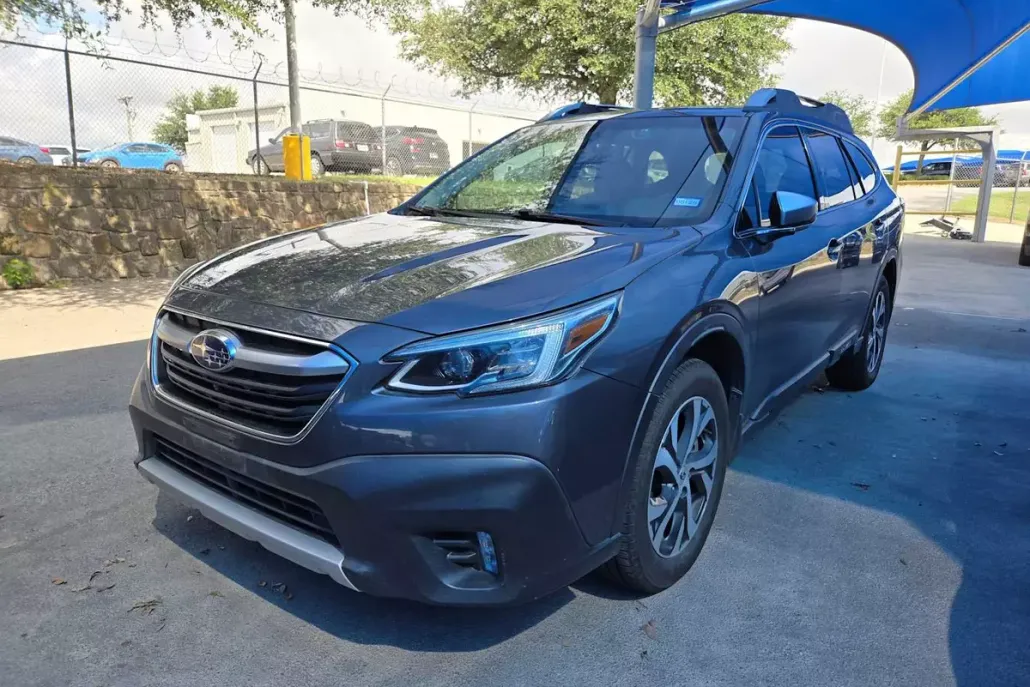 2020 Subaru Outback Touring photo 1