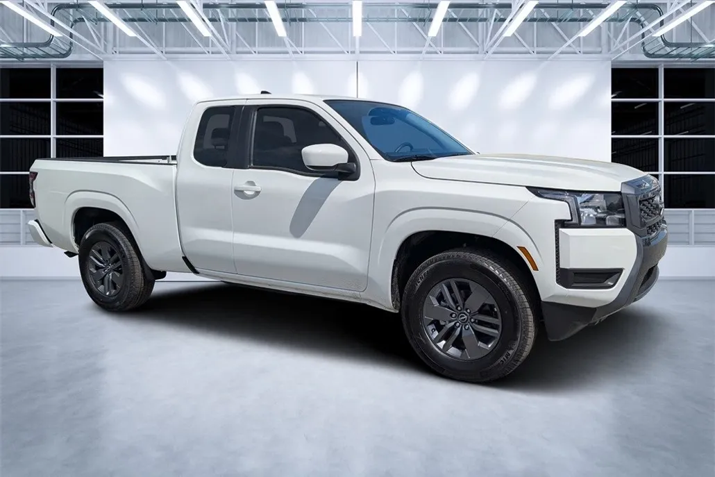 2025 Nissan Frontier SV photo 1