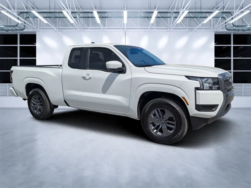 2025 Nissan Frontier SV photo 1