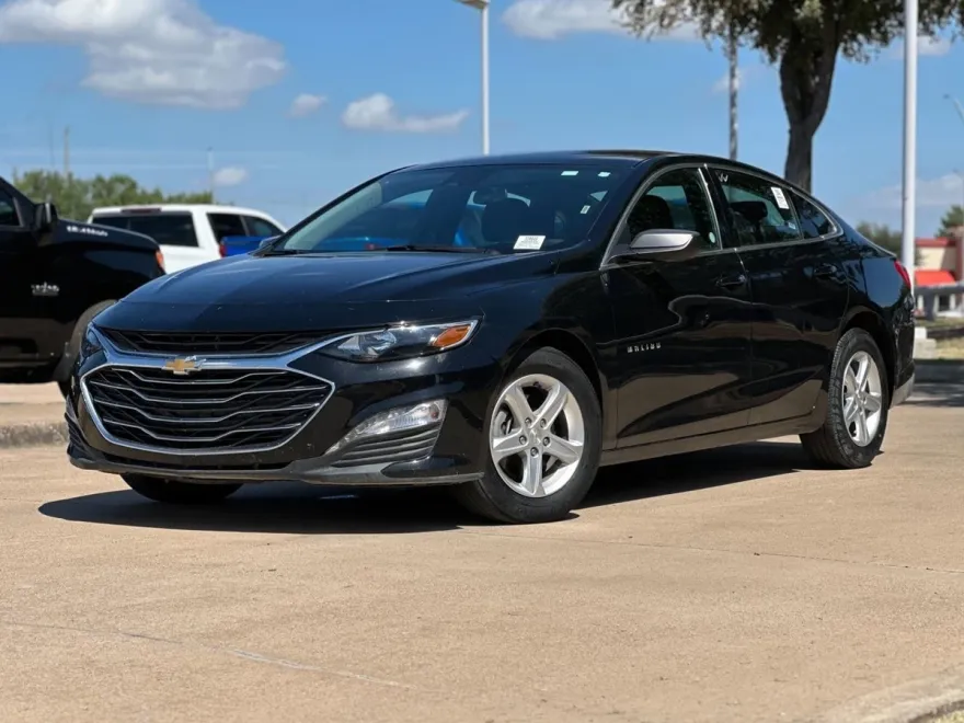 2024 Chevrolet Malibu 1LT photo 1