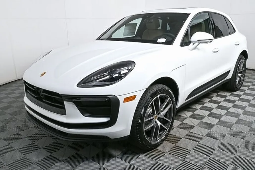 2026 Porsche Macan T photo 1