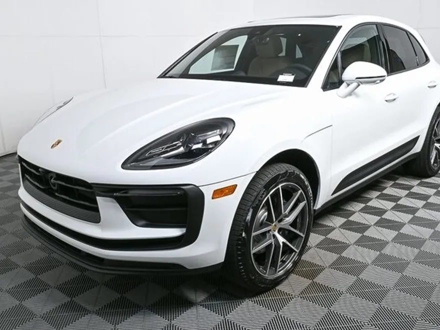 2026 Porsche Macan T photo 1