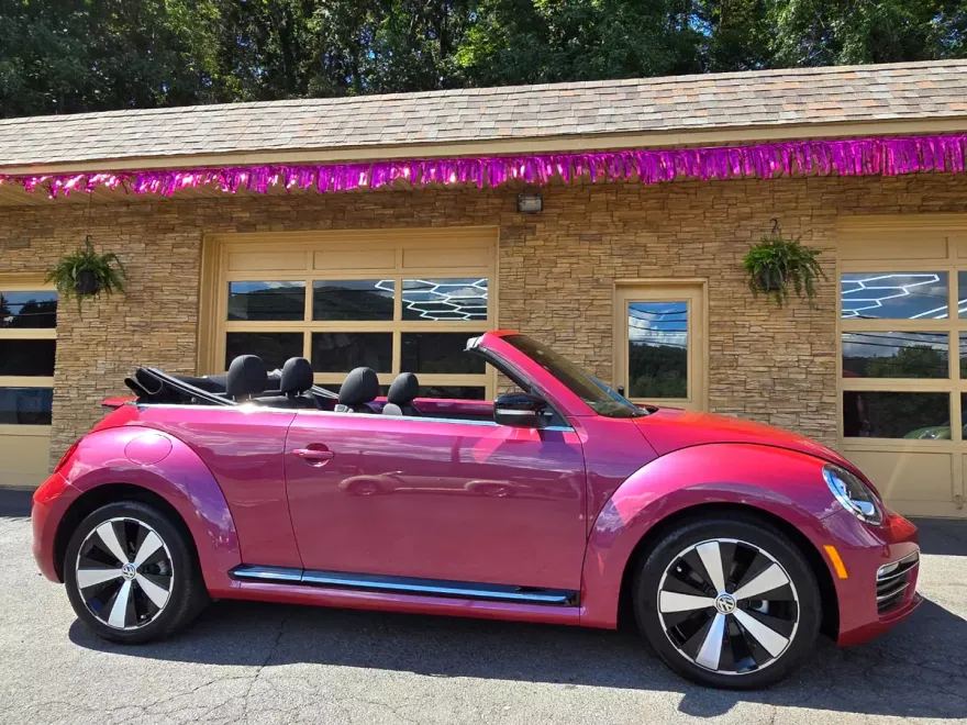 2017 Volkswagen Beetle Classic SEL photo 1