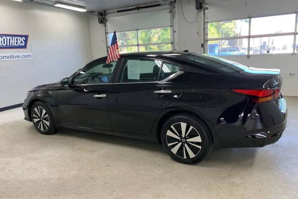 2021 Nissan Altima 2.5 SV photo 1
