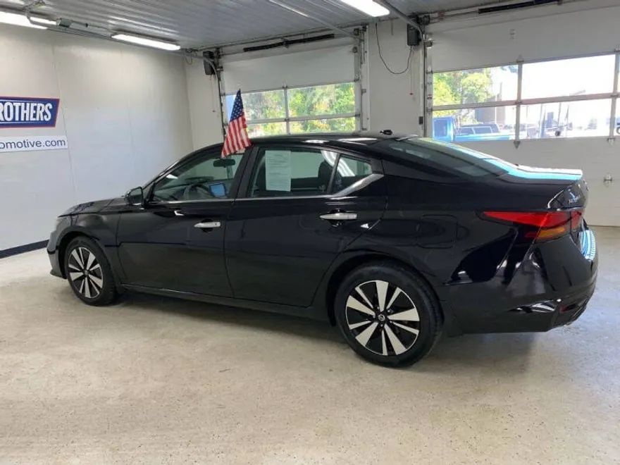 2021 Nissan Altima 2.5 SV photo 1