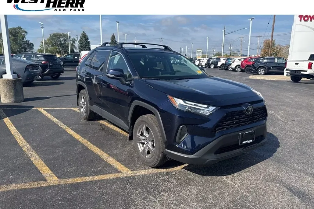 2023 Toyota RAV4 XLE photo 1