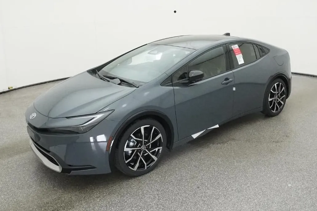 2026 Toyota Prius Plug-in Hybrid XSE photo 1