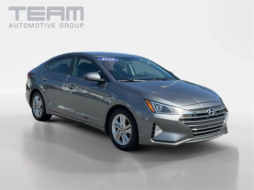 2019 Hyundai Elantra SEL photo 1