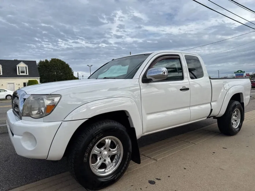 2010 Toyota Tacoma V6 4x4 Access Cab photo 1