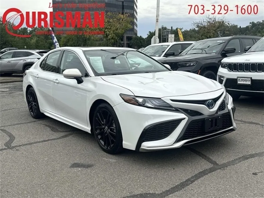 2022 Toyota Camry Hybrid XSE photo 1
