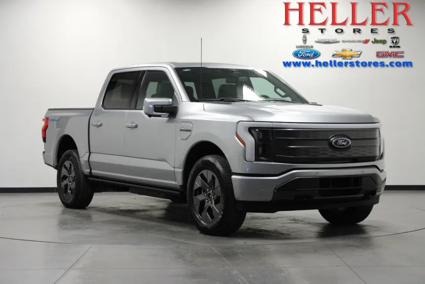 2023 Ford F-150 Lightning Lariat photo 1