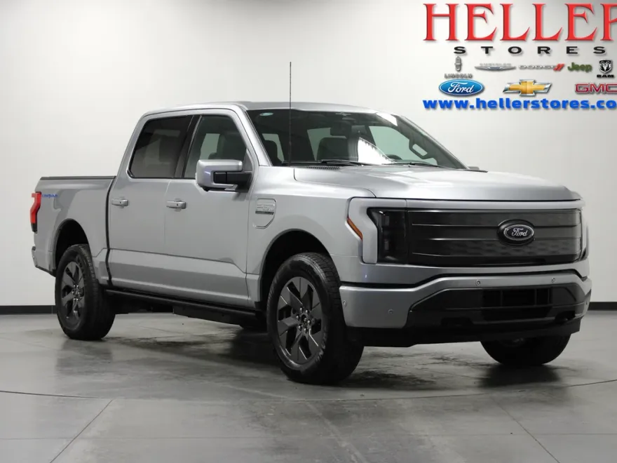 2023 Ford F-150 Lightning Lariat photo 1