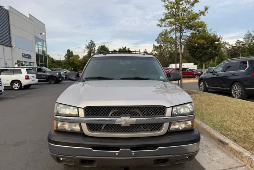 2004 Chevrolet Avalanche photo 1