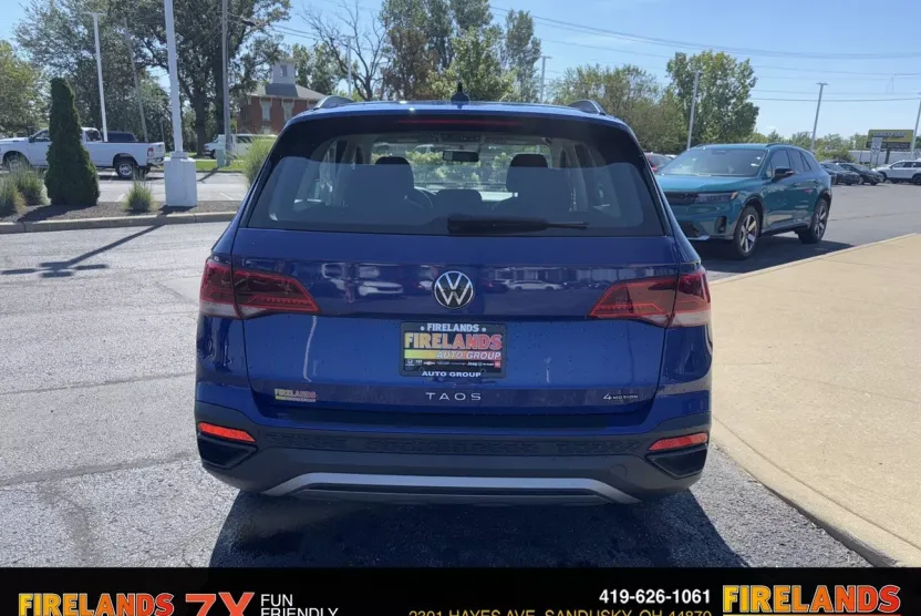 2022 Volkswagen Taos S photo 1