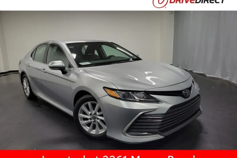 2023 Toyota Camry LE photo 1