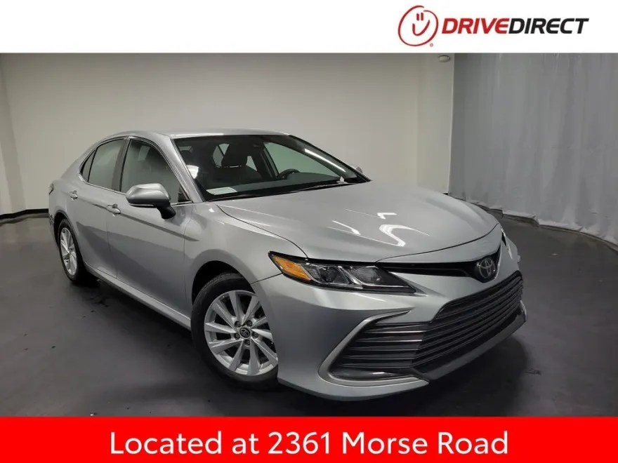 2023 Toyota Camry LE photo 1