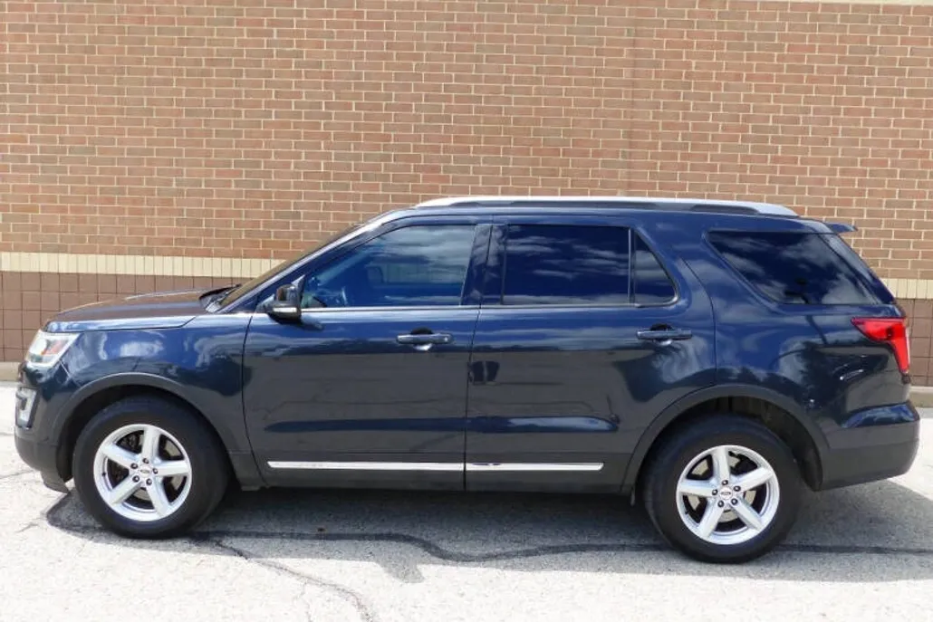 2017 Ford Explorer XLT photo 1