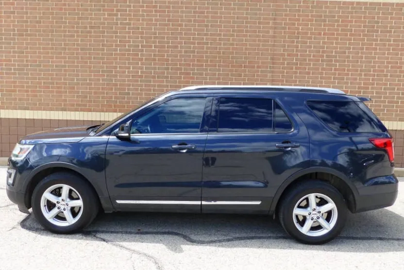 2017 Ford Explorer XLT photo 1