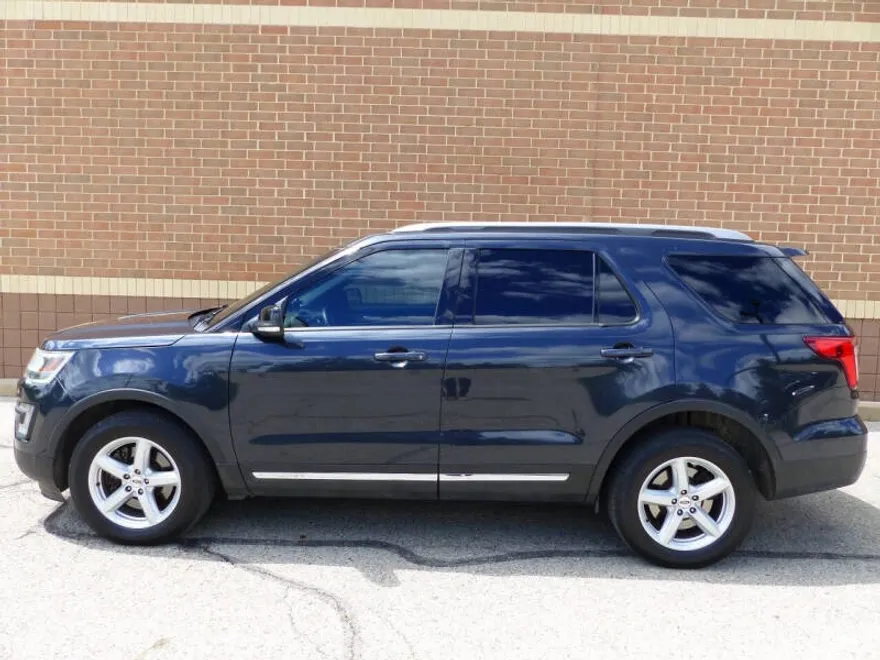 2017 Ford Explorer XLT photo 1