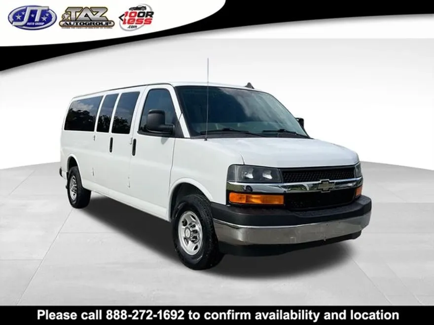 2017 Chevrolet Express 3500 LT Passenger Van photo 1