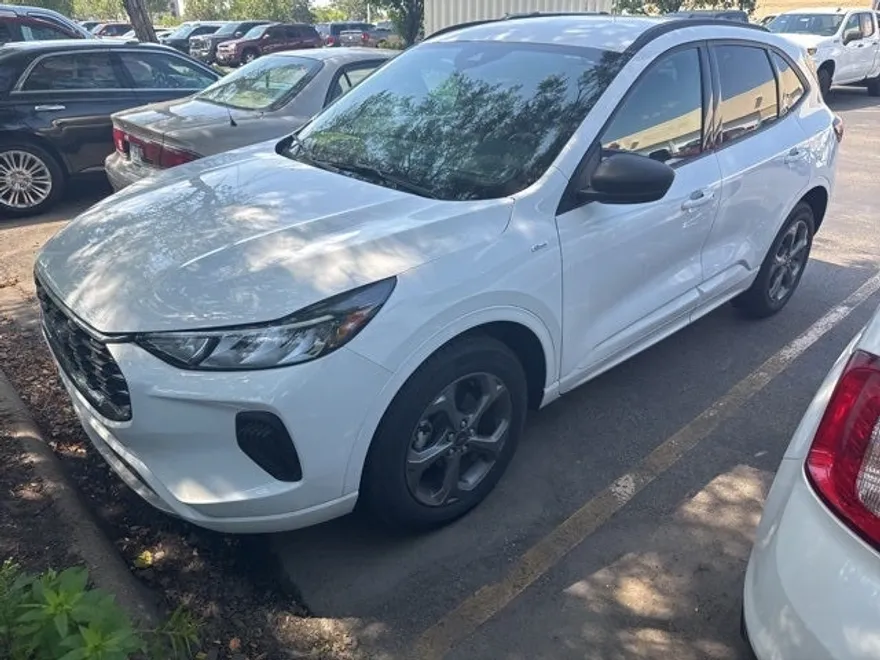 2023 Ford Escape ST-Line photo 1