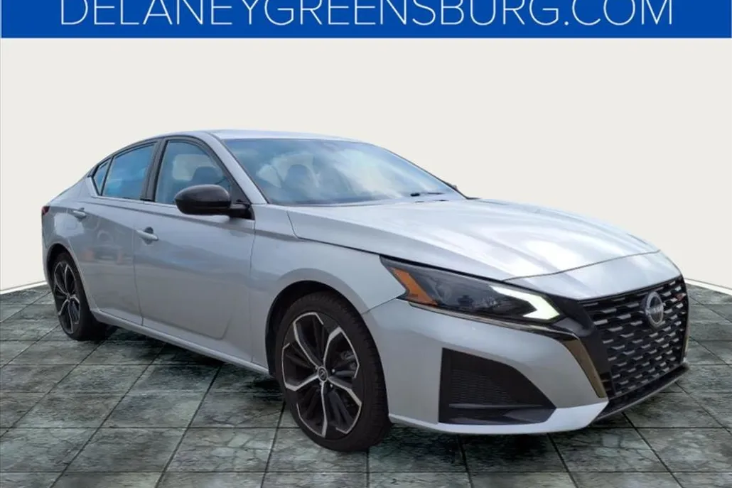 2023 Nissan Altima 2.5 SR photo 1