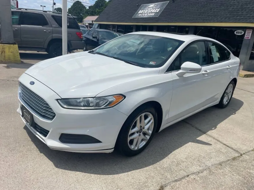 2015 Ford Fusion SE photo 1