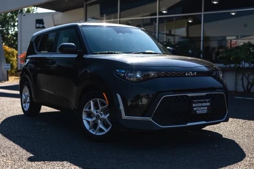 2023 Kia Soul LX photo 1