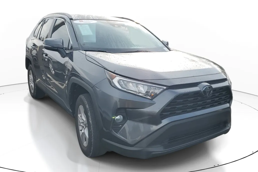 2020 Toyota RAV4 XLE photo 1