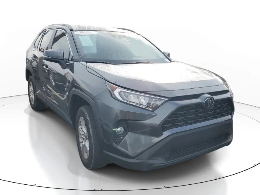 2020 Toyota RAV4 XLE photo 1