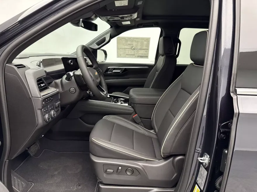 2025 Chevrolet Suburban Premier photo 1