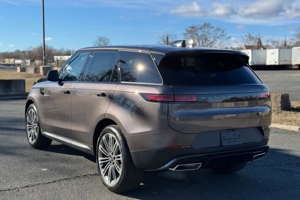 2025 Land Rover Range Rover Sport SE photo 1