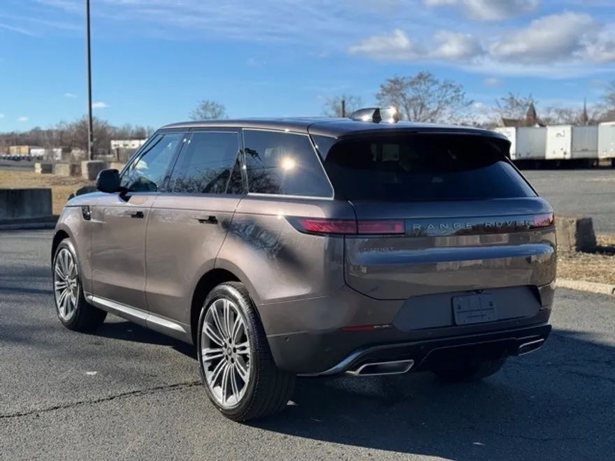 2025 Land Rover Range Rover Sport SE photo 1