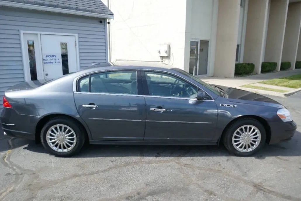2011 Buick Lucerne CXL photo 1