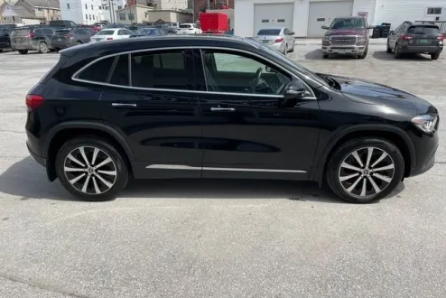 2021 Mercedes Benz GLA 250 4MATIC photo 3