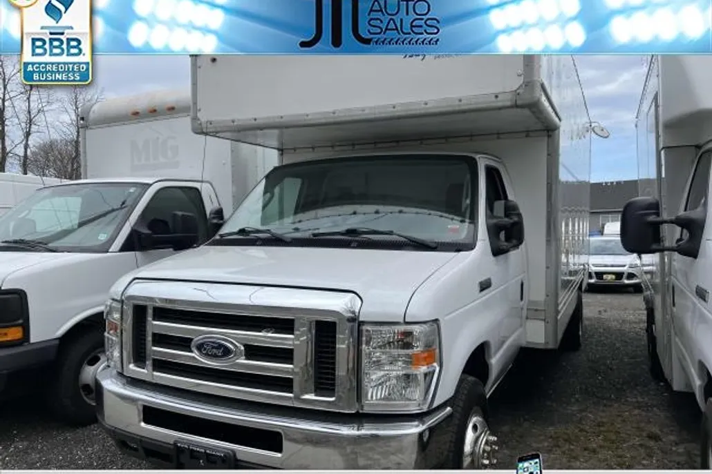 2017 Ford E-450 Cutaway photo 1