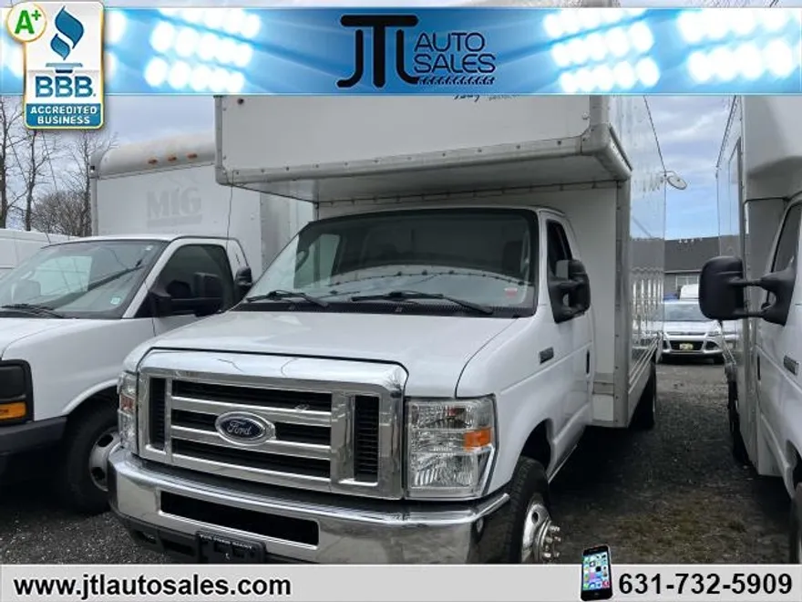 2017 Ford E-450 Cutaway photo 1